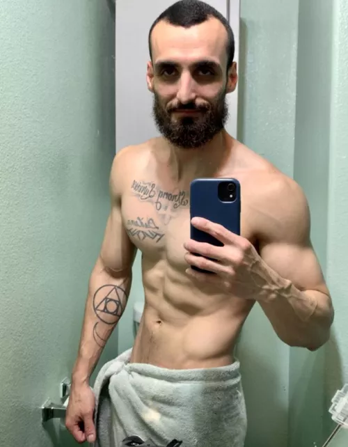 Leaning out for su[m]mer