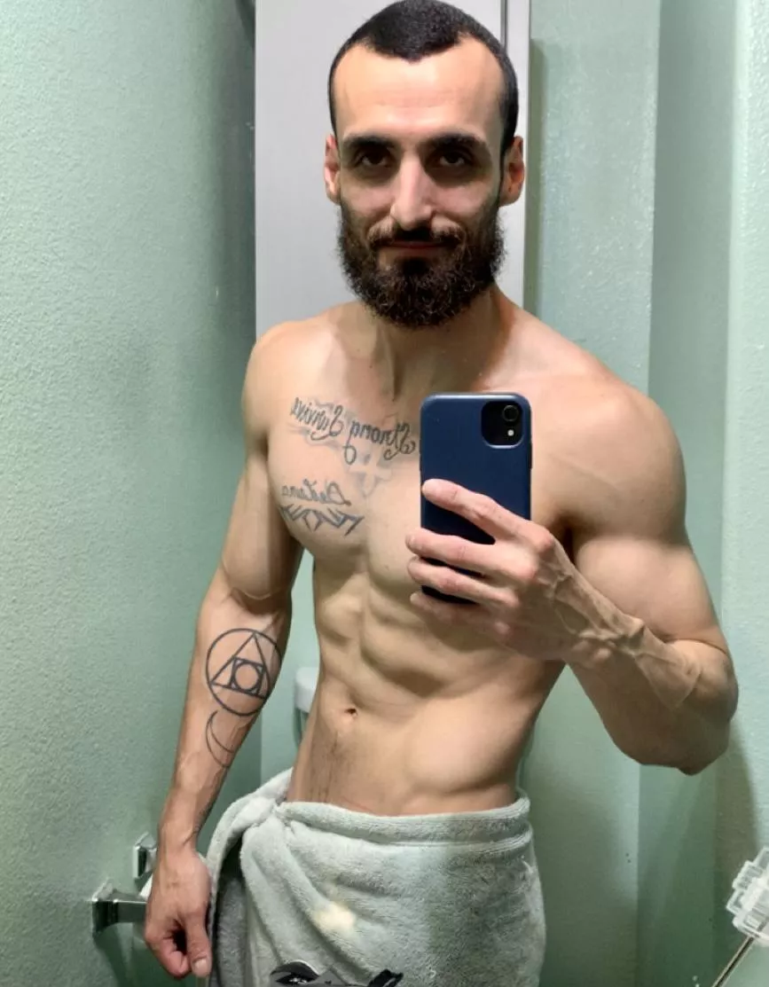 Leaning out for su[m]mer