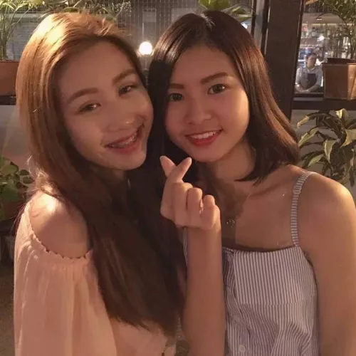 Left or Right ? Choose 1 to Cum