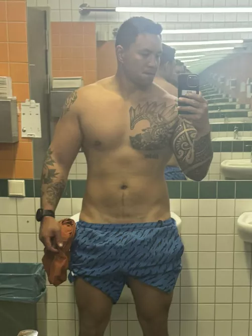 [M] 32, 5’11, 225lbs