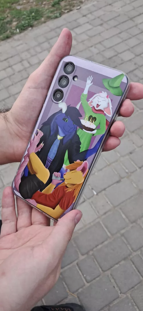 Made myself a phone case with my art ^w^