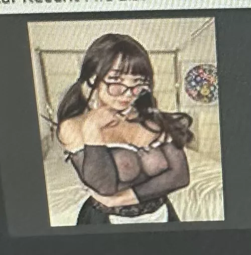 My twitter got deleted and I cannot remember her Twitter, anybody got her @?