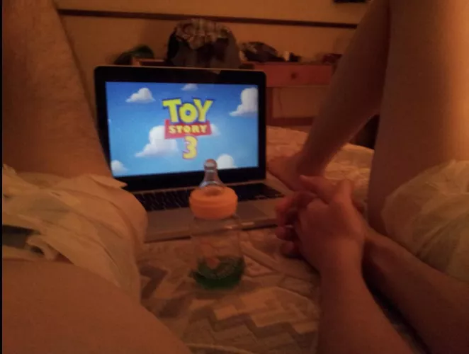 Old pics with my ex-daddy, but still love the picture. Who wants to replace him et stay diapered with me !? ๐