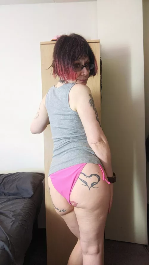 pink panties milf booty