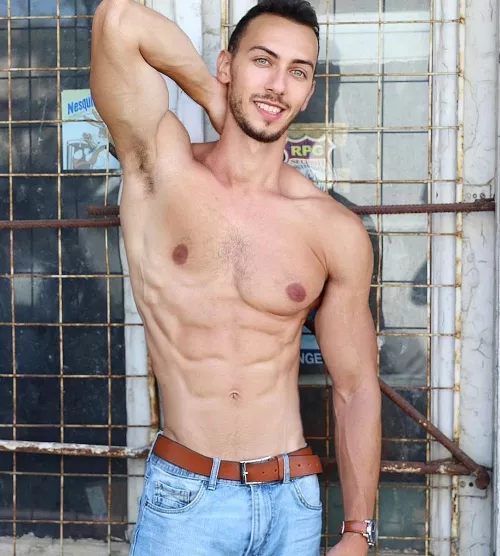 Pits, Smile or Muscles?