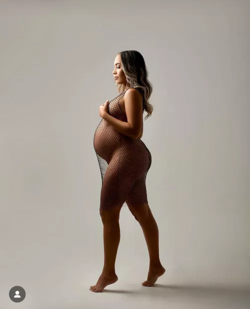 Pregnant woman glowing ✨✨✨