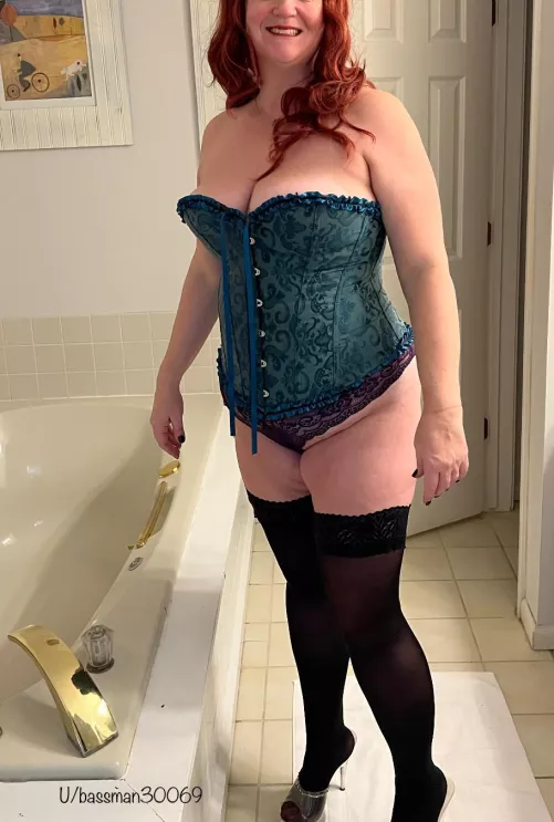 Red hair, red lips, and big tits equals stiff?