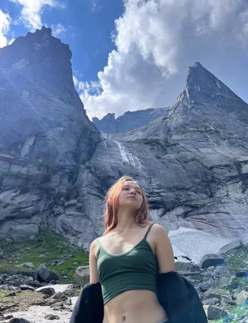 Say yes, and I'll take off all my clothes in nature. I like to show my boobs in public