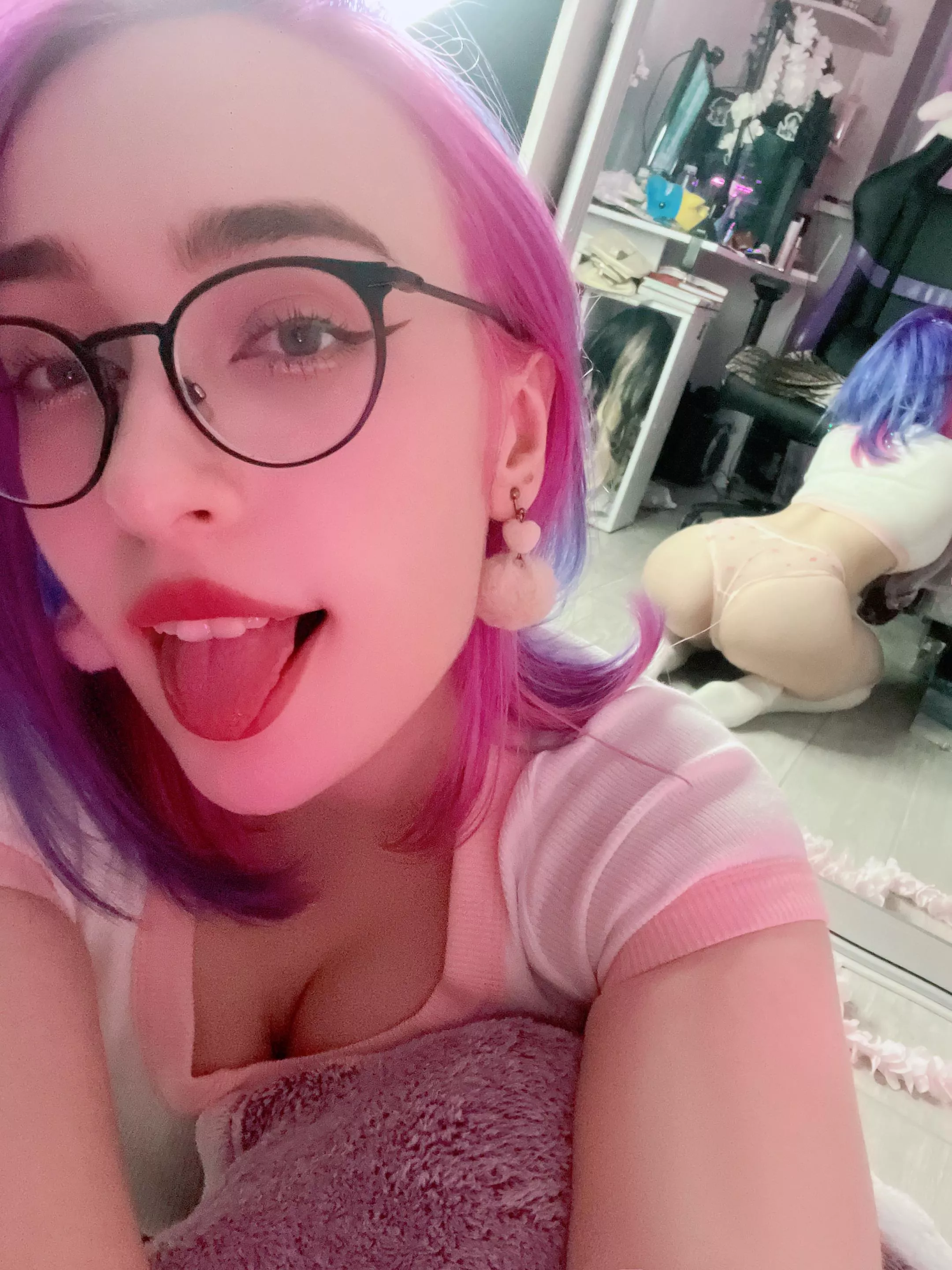 say yes if you would smash this barely legal pussy