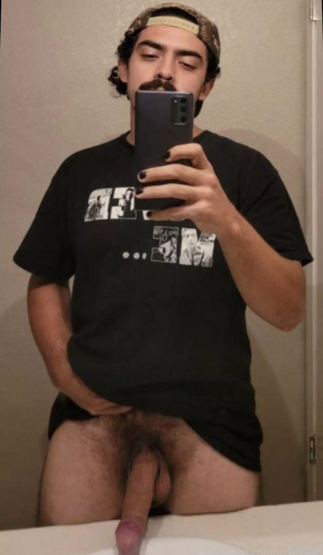 Shave or keep growing the pubes? 🙈