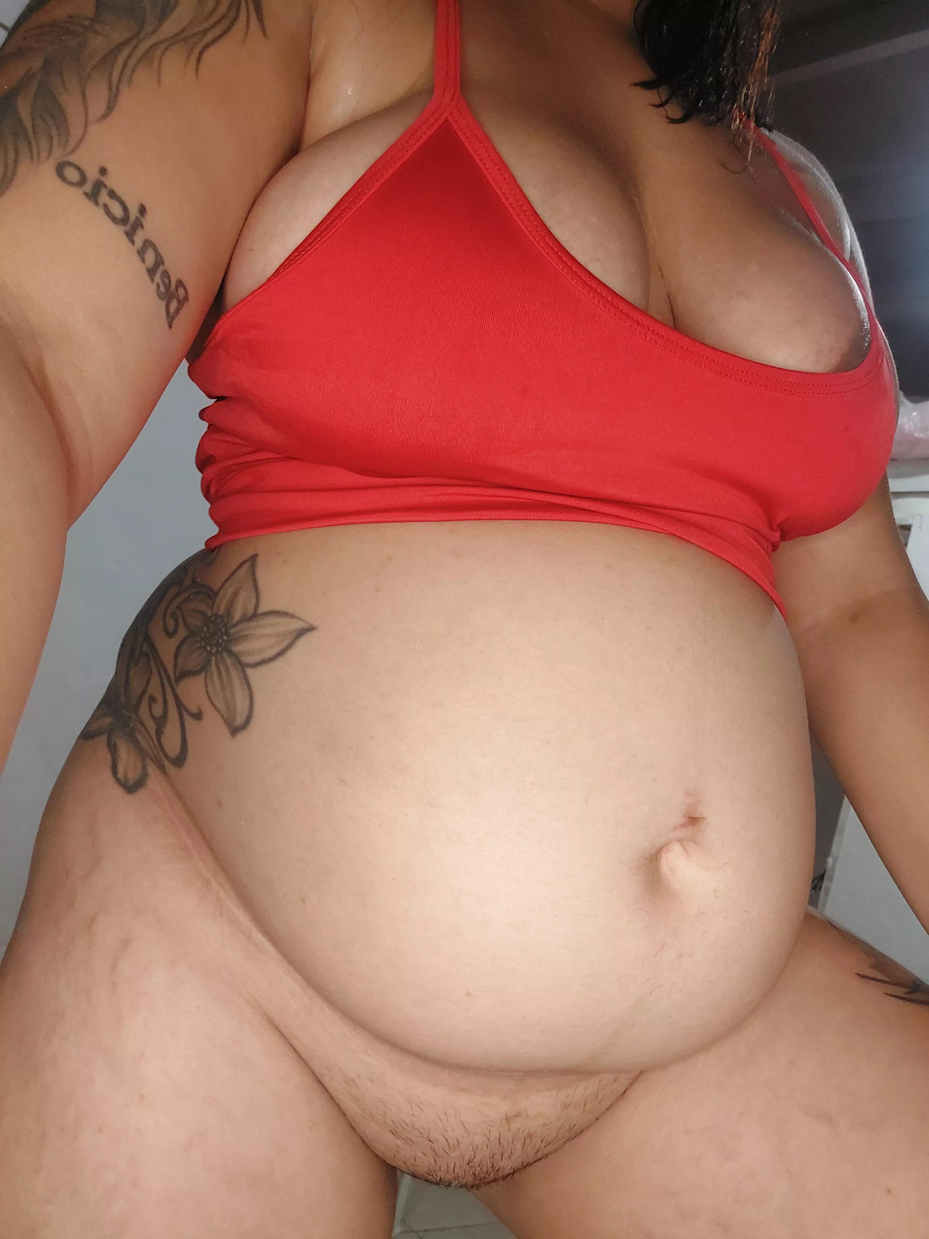 Should I shave my pregnant pussy? 🙈