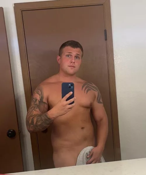 Shower time (32) who wants to help me get my back?