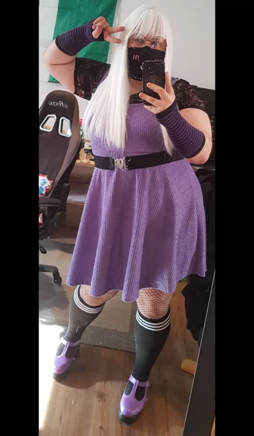 Since you all were that kind the last time I decided to dress up for you again! ;3