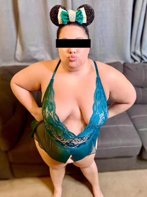 Starbucks! FUCK YEAH! Disney World! FUCK YEAH! Porno! FUCK YEAH! 😂😜