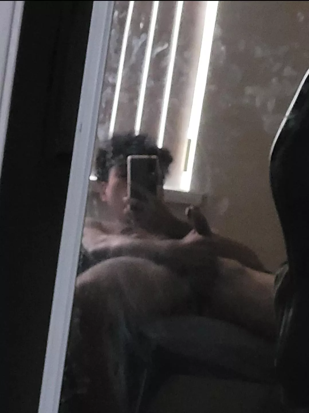 The mirror is so dirty 