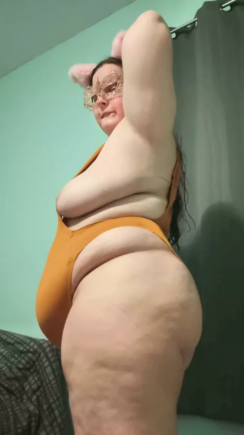 This dang thing barely holds in my tits! >.>