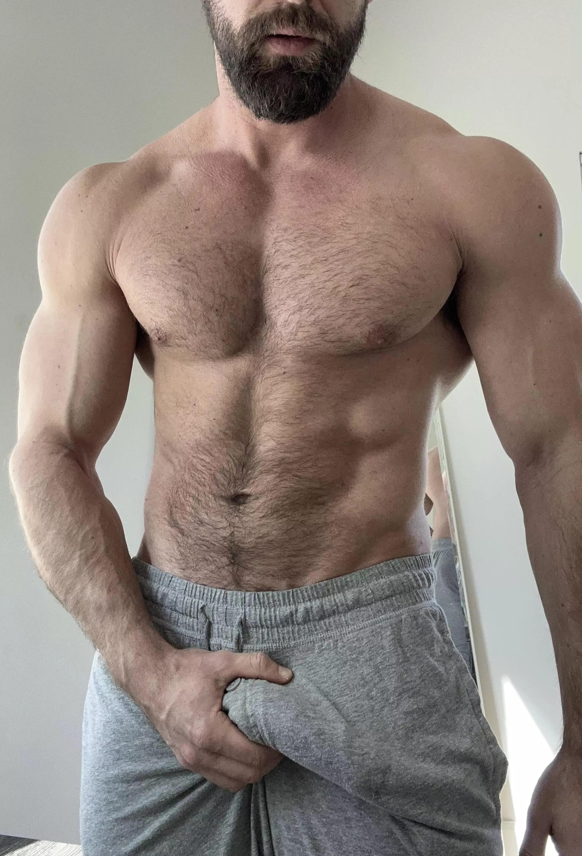 Who doesn’t like some grey sweatpants