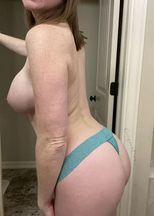 With an ass like this, if you wanted to fuck standing up, it wouldn't be an problem [F]
