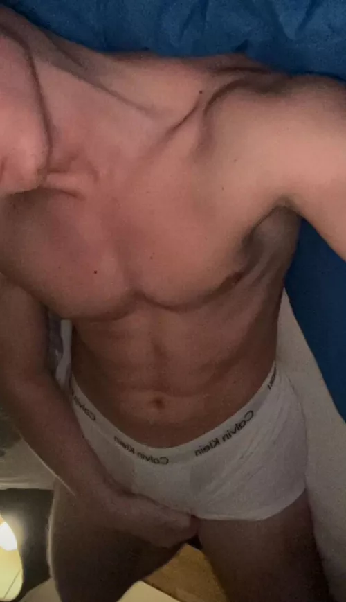 24 Any fit bros any age wanna chill with me?