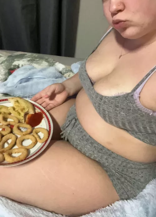 Almost forgot to take a pic, the garlic bread was irresistible 🤤