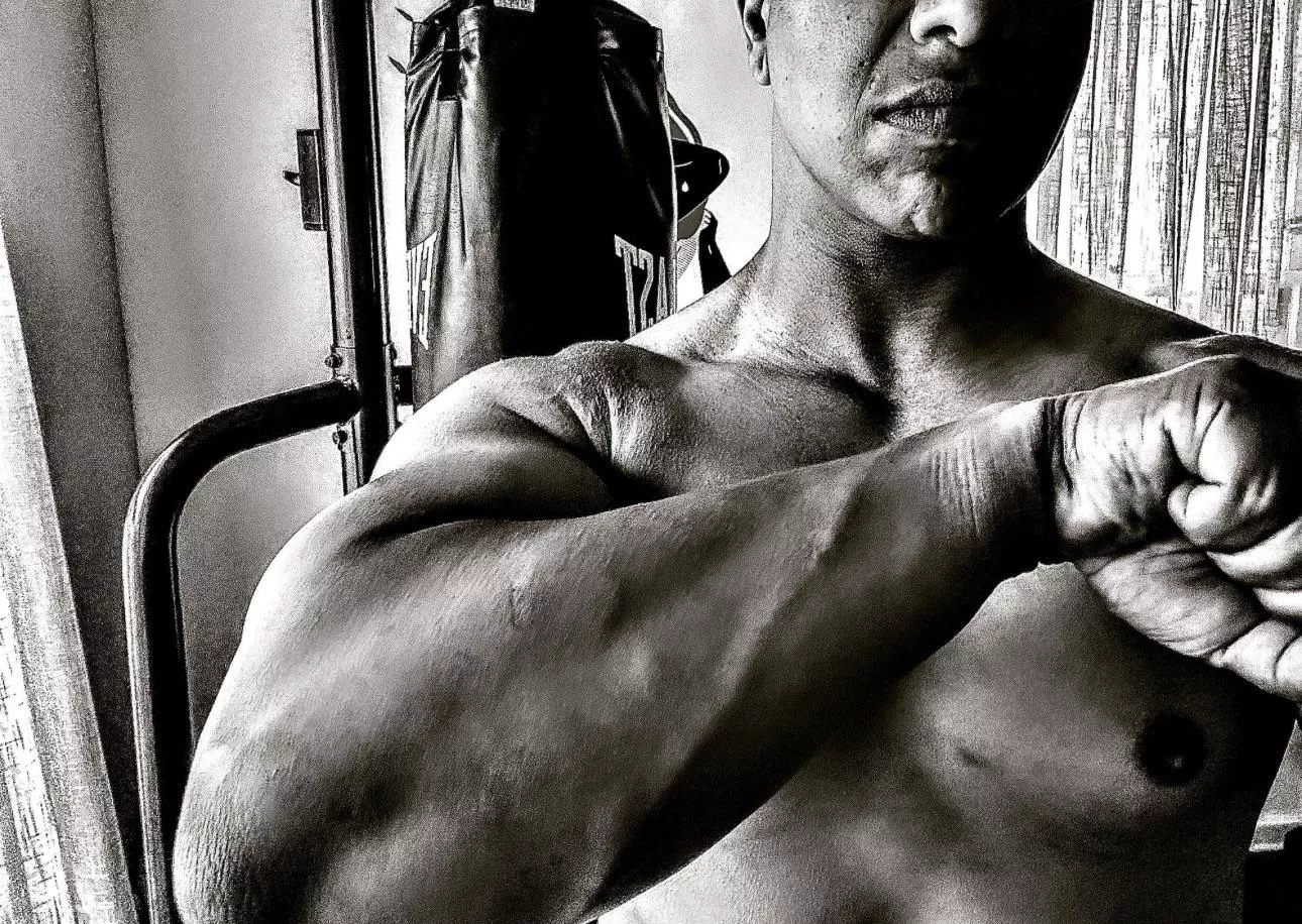 Am I doing this forearm thing right? 🫢