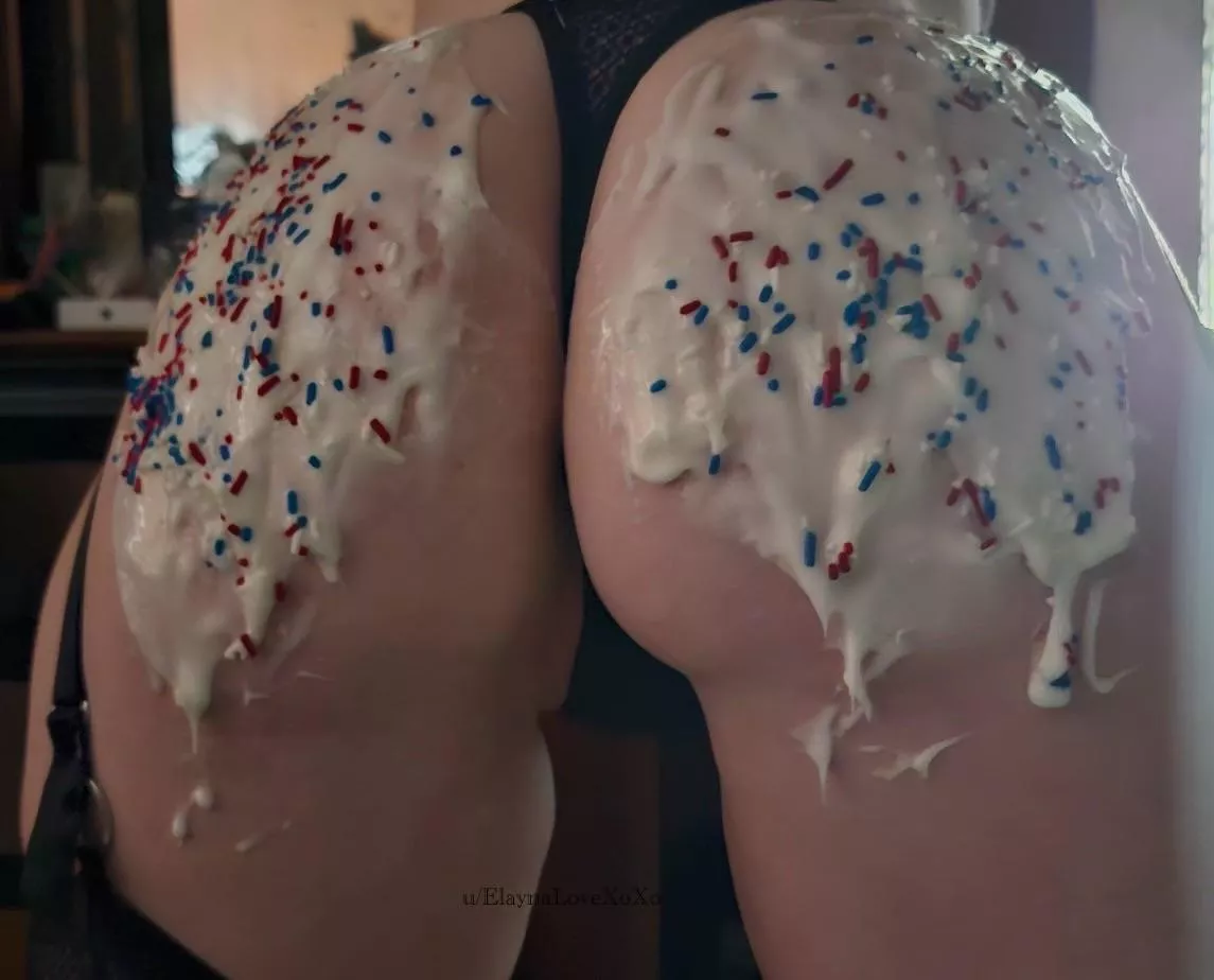 Anyone want some cake 🥵