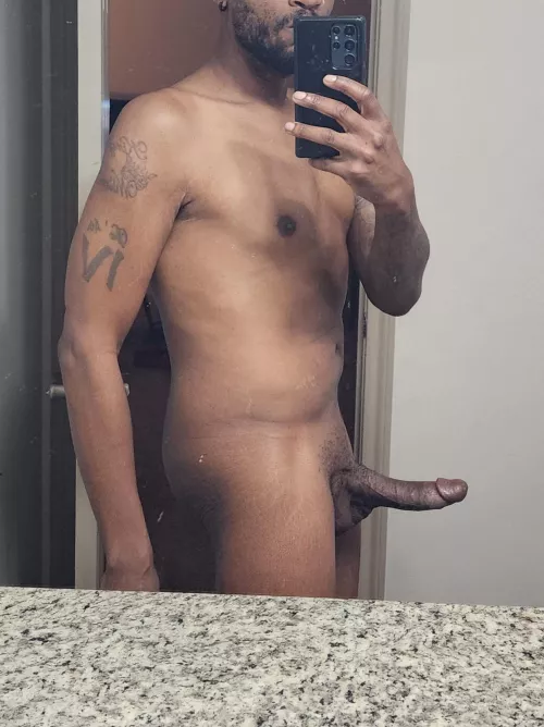 Bring your poppers. I like to make boys cream 😈