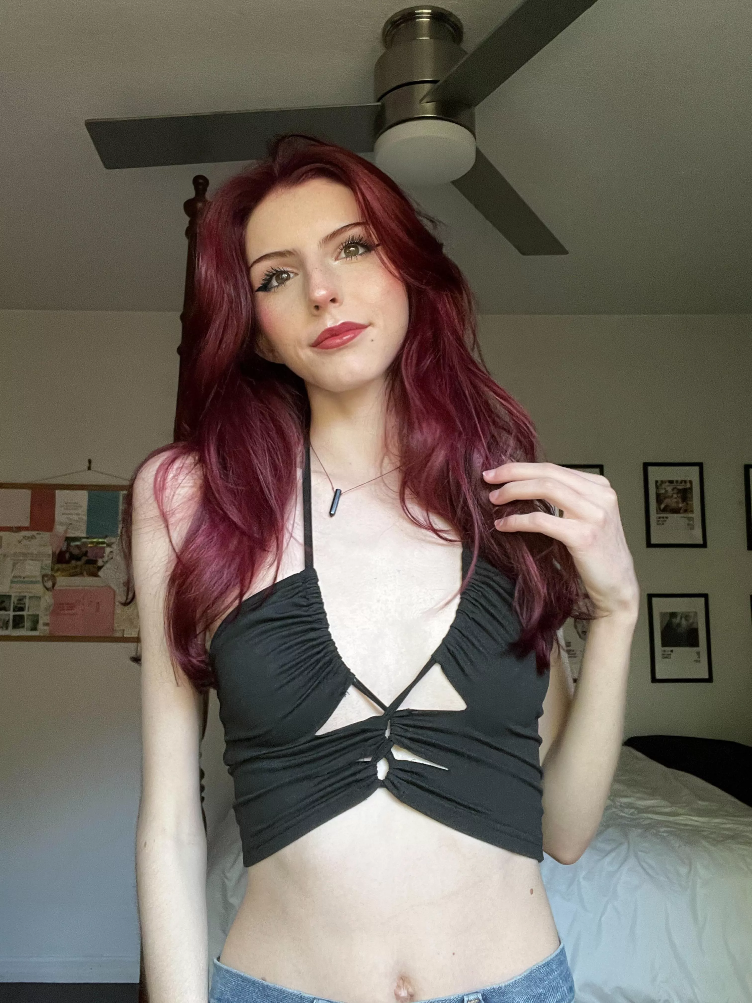 can flat girls still look cute in a crop top?