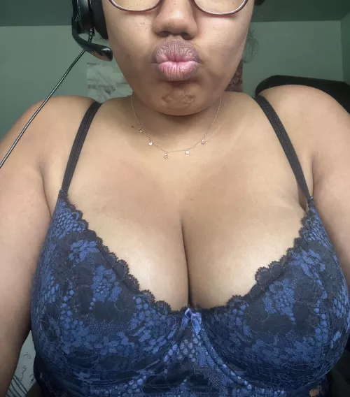 Comment for a nude in your DMs