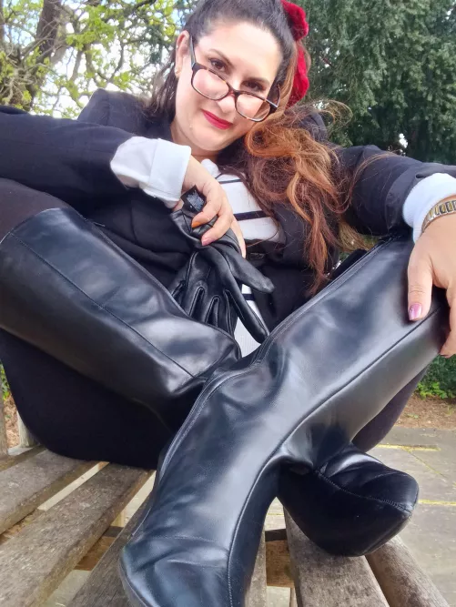 Day out in these sexy boot cfmb