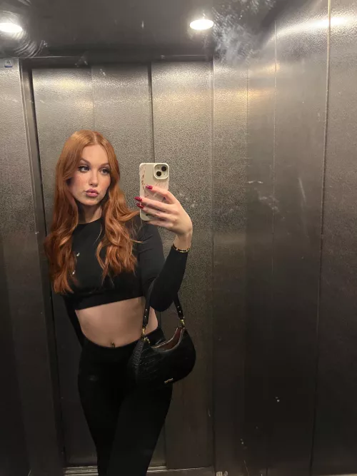 do you like my new croptop in black ? :)