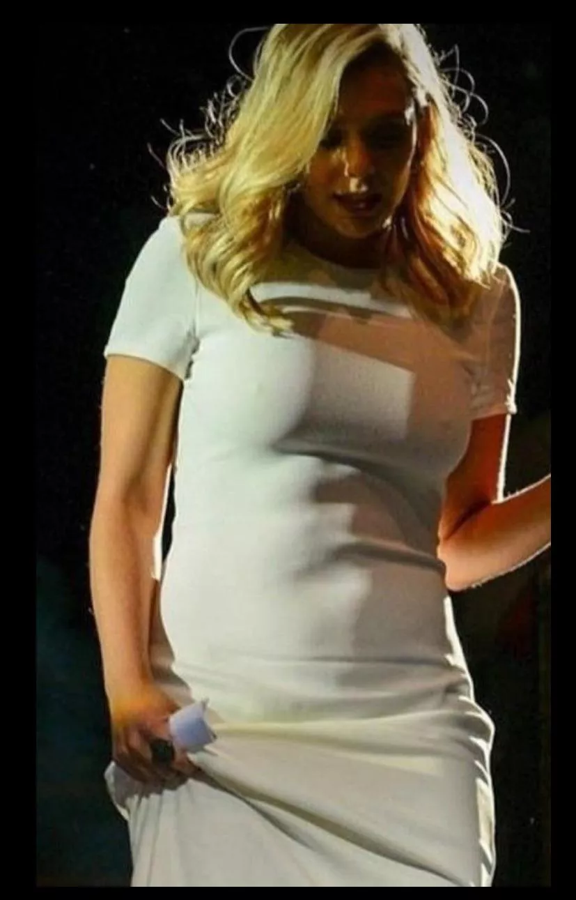 Elizabeth olsen beautiful tits😍