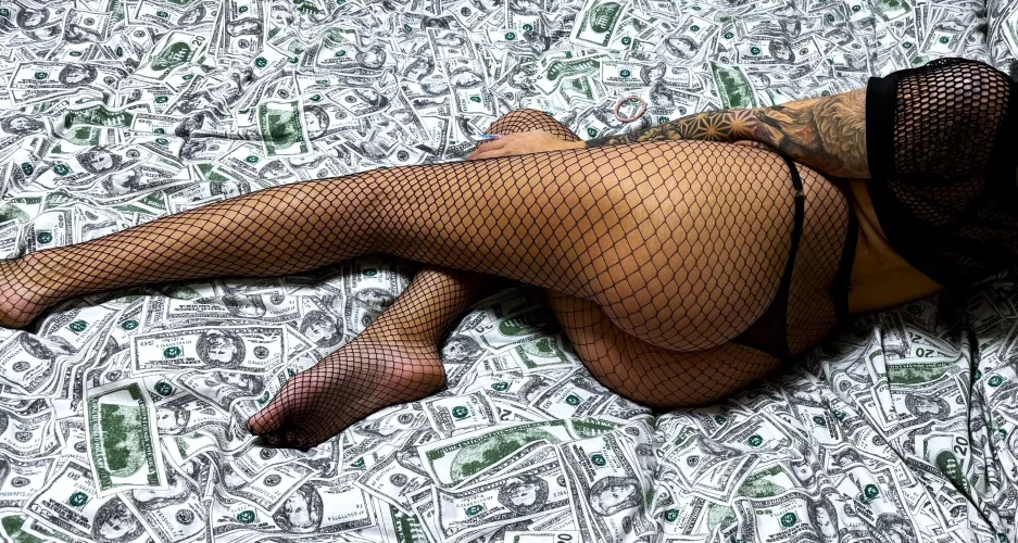 Exposing my peach in all its fishnet glory