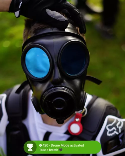 Fist time trying on a Gasmask 
