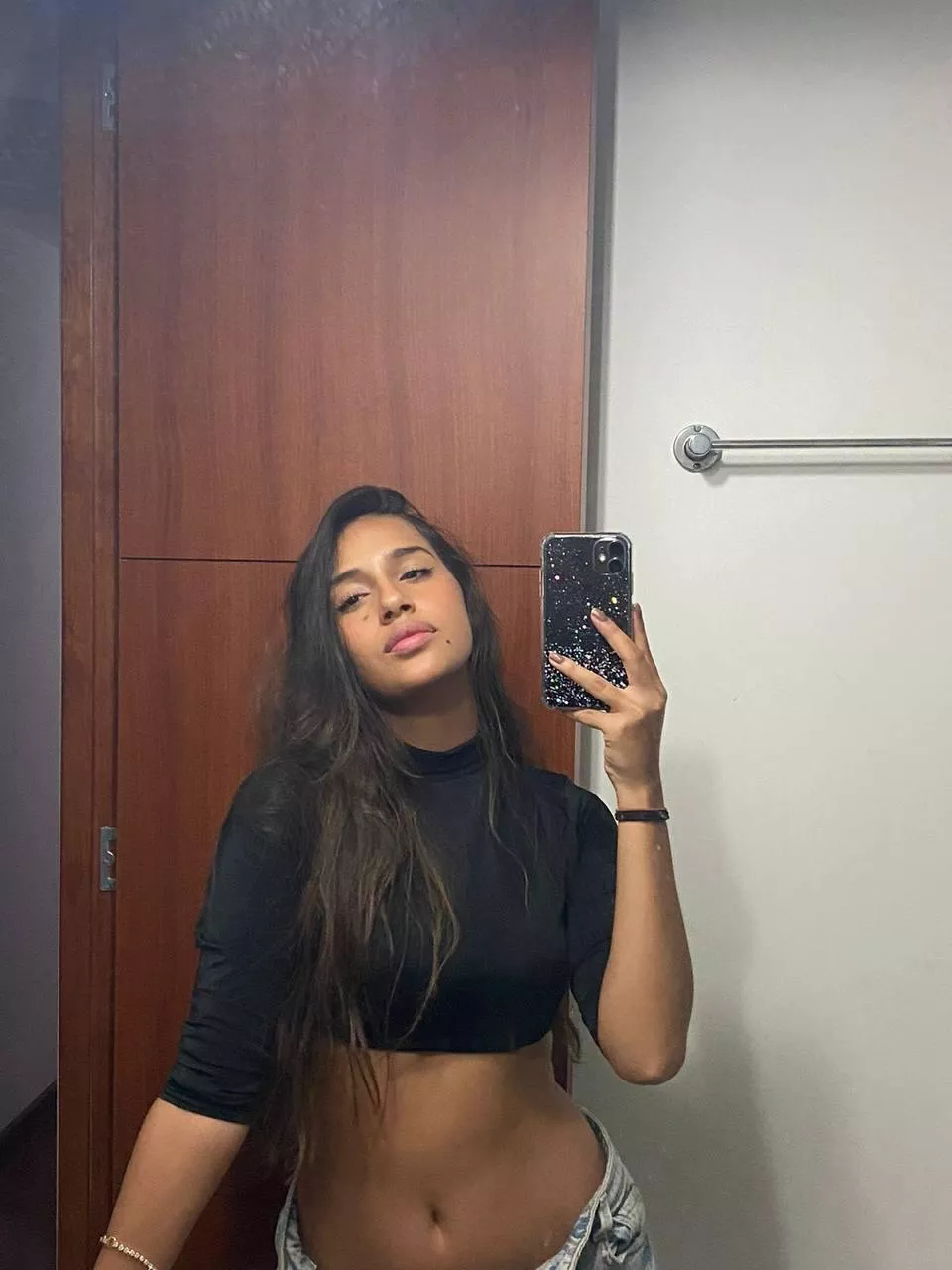 Fully clothed and still cant hide how thicc i am😇