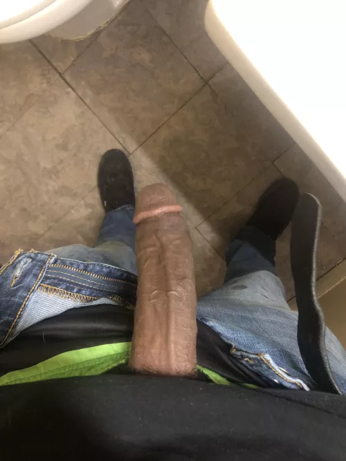 Getting hard. Wanna finish the job and get me harder 😏😏