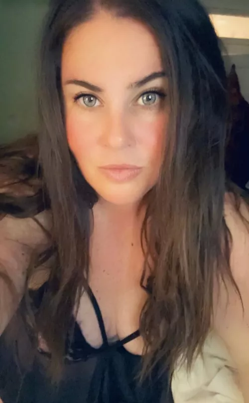 I prefer to maintain eye contact while I’m sucking your dick.