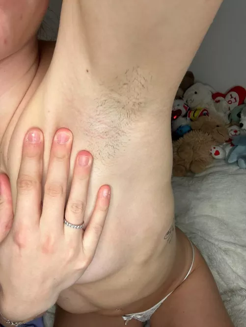 I wonder what older men think of my cute armpits 18f
