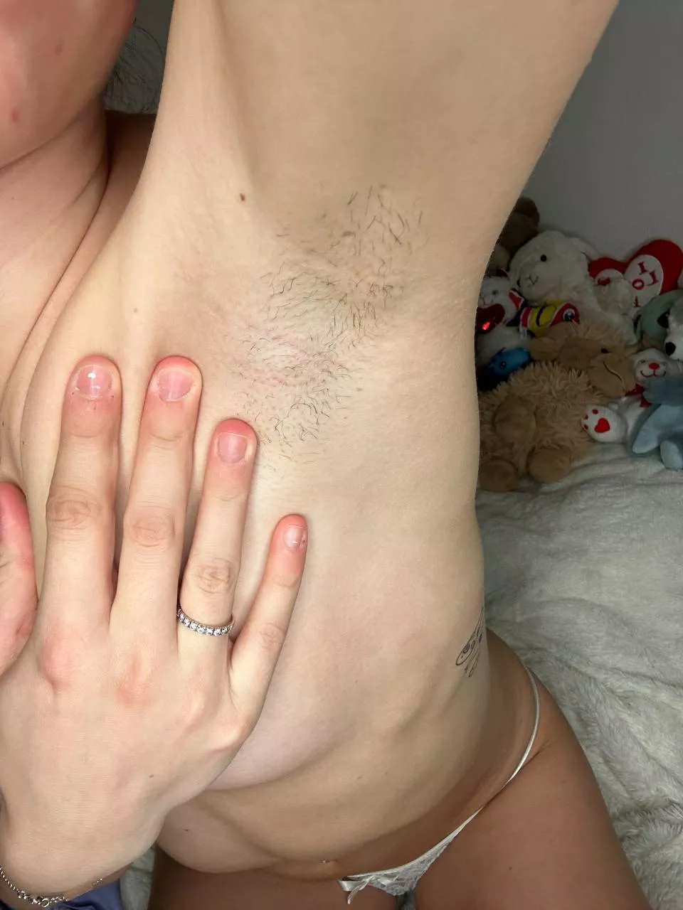 I wonder what older men think of my cute armpits 18f