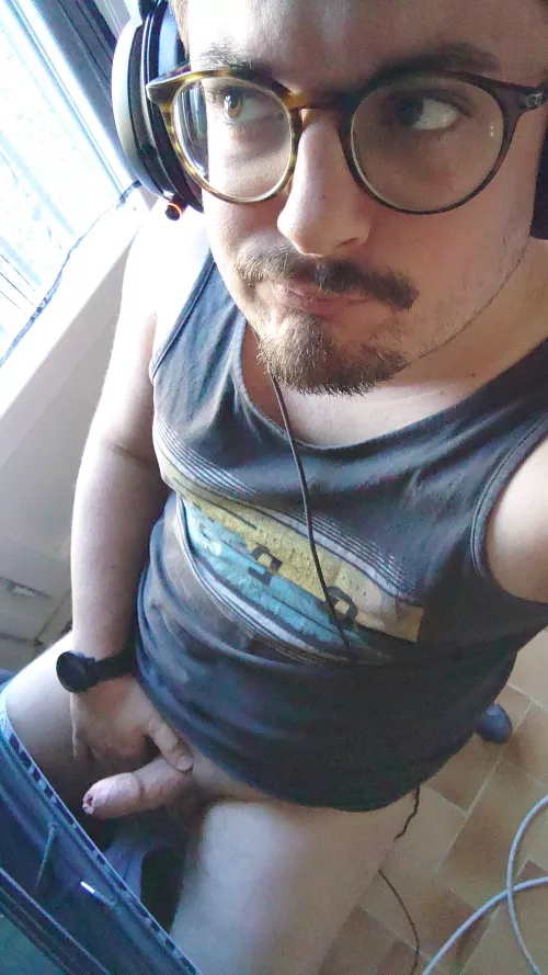 I'm just trying to play video games 😩