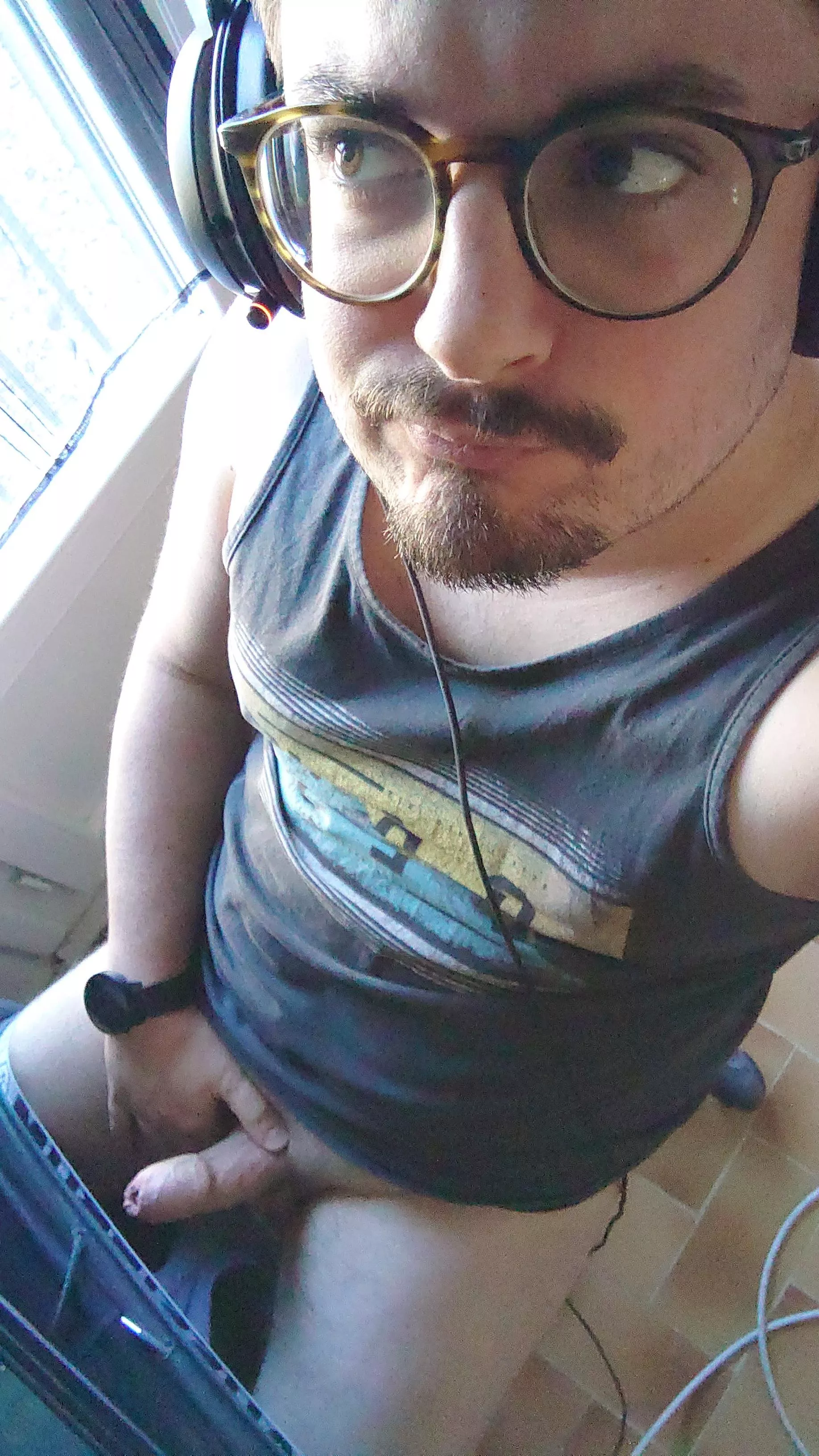 I'm just trying to play video games 😩