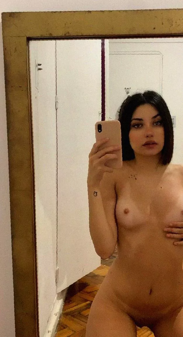 It kind of makes me horney posting my nudes on here