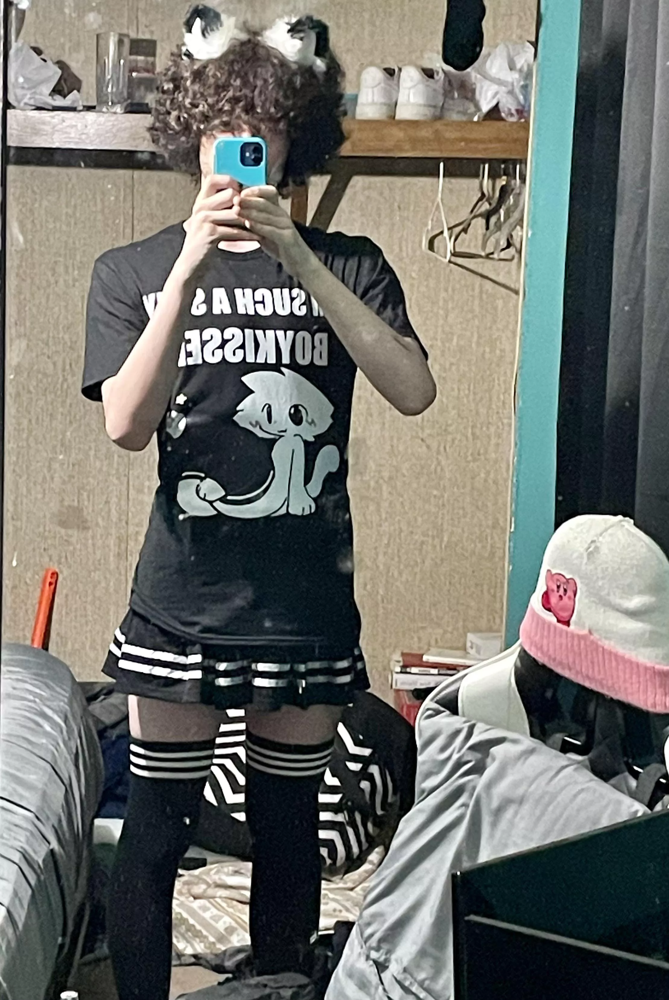 Just a boy and his extremely dirty mirror 🫂