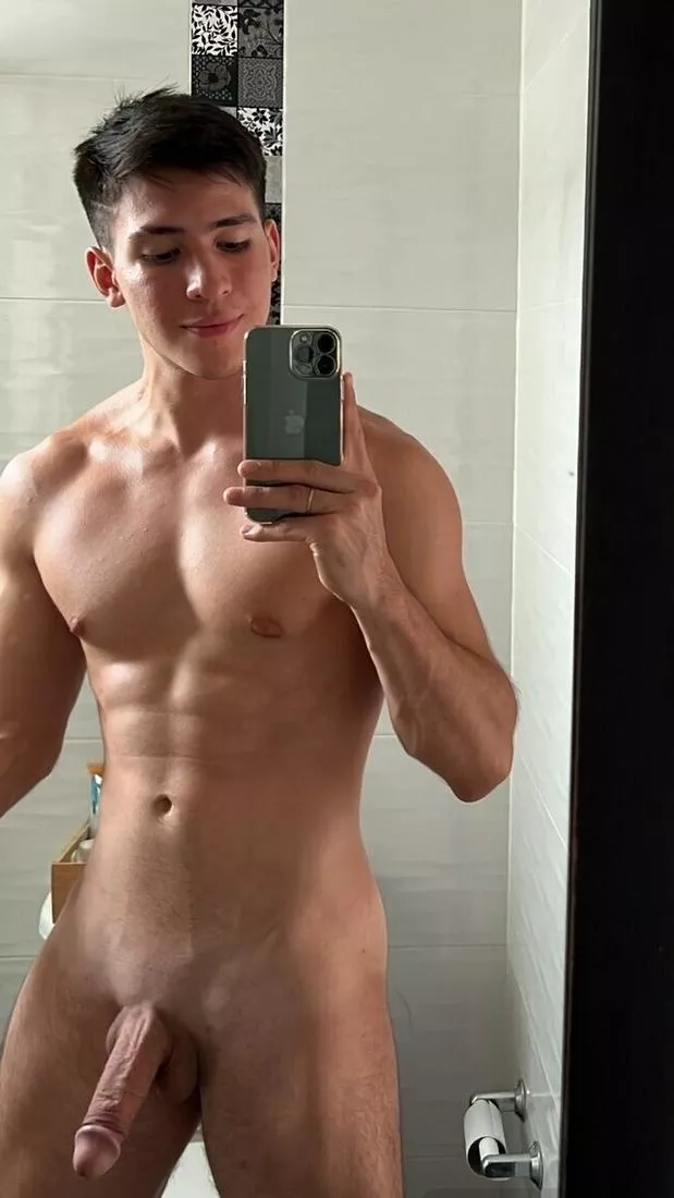 Just feeling hard 🥵