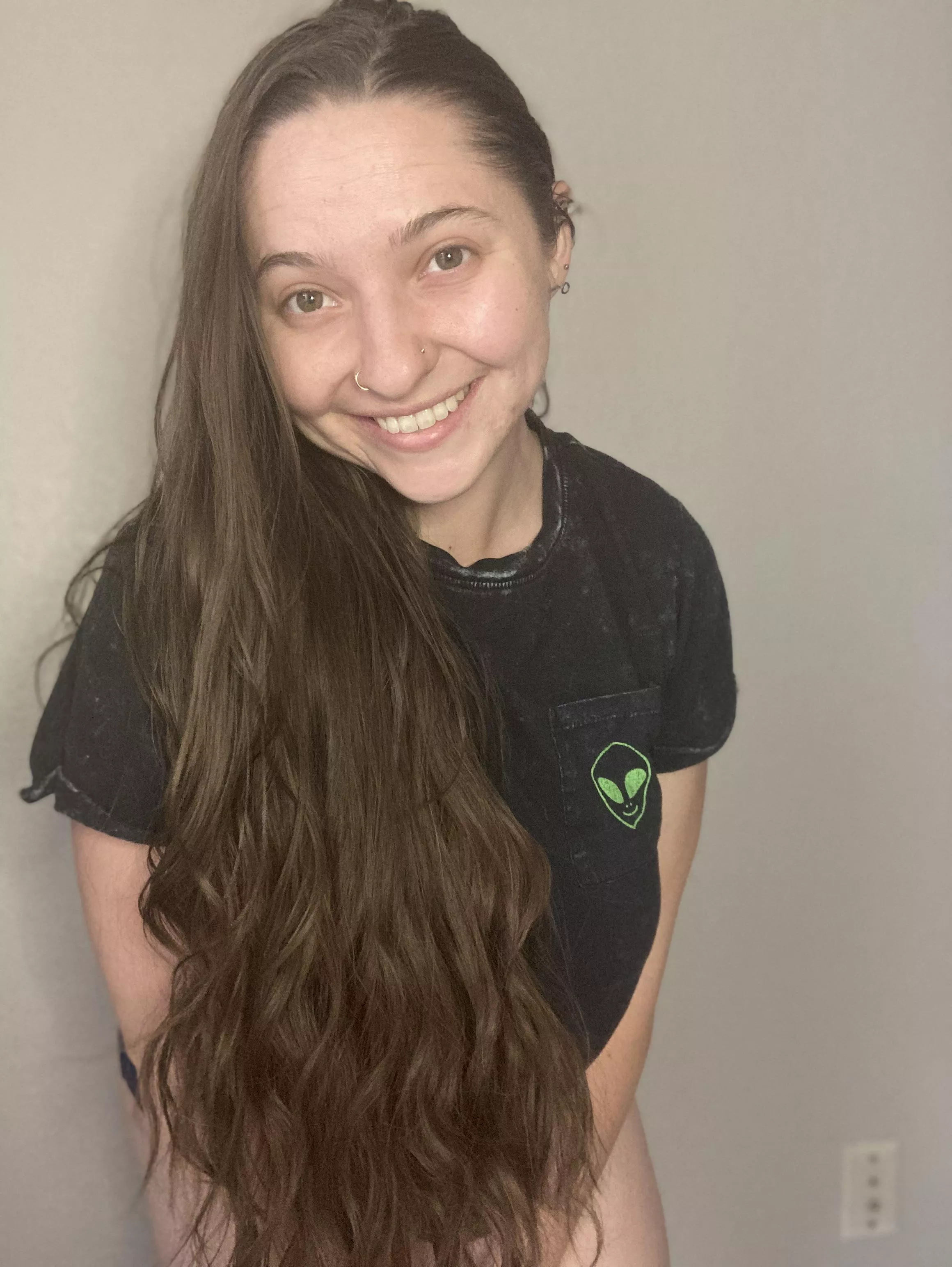 Just your sexy brunette next door… 😘