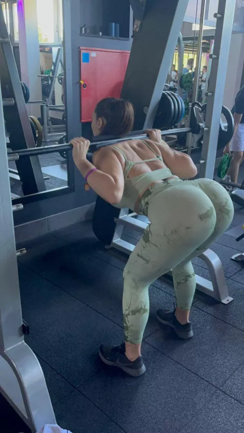 Lightweight, high rep squats give me the best pump [f]