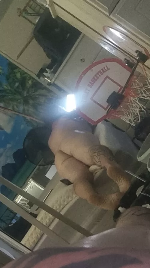 Meet up and bareback my waxed ass tbar