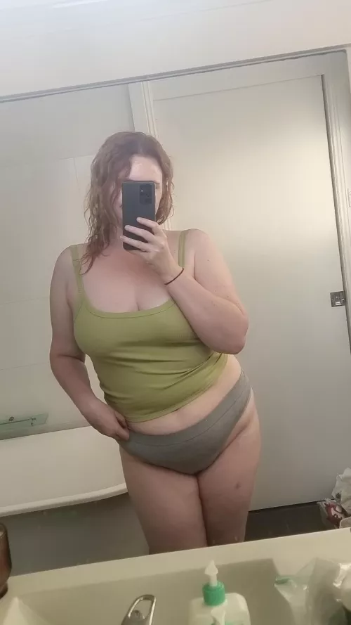 New house, new mirror, same green top 