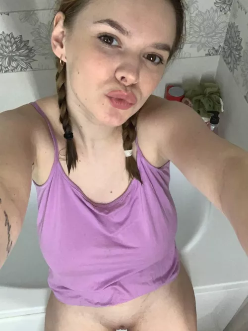 Petite slut ready to serve you