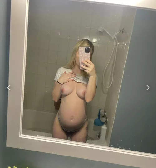 Say yes if you want to see my pregnant pussy💦💦